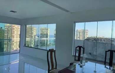 Imagem: A casa possui 3 Dormitórios, 5 Banheiros, 5 Vagas na garagem