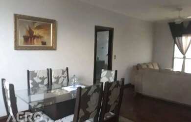 Imagem: O depósito possui 2 Vagas na garagem, 300m² de Área e está