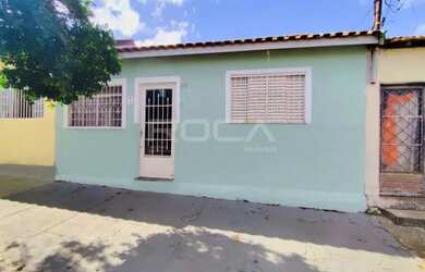 Imagem: A casa possui 2 Dormitórios, 1 Banheiro, 3 Vagas na garagem