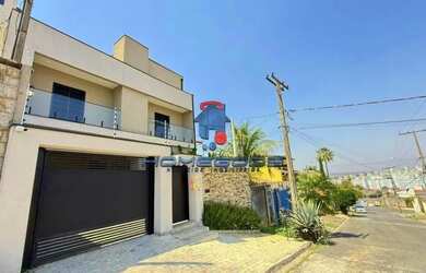 Imagem: A casa possui 4 Dormitórios, 5 Banheiros, 5 Vagas na garagem