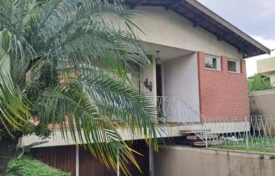 Imagem: A casa possui 4 Dormitórios, 5 Banheiros, 5 Vagas na garagem