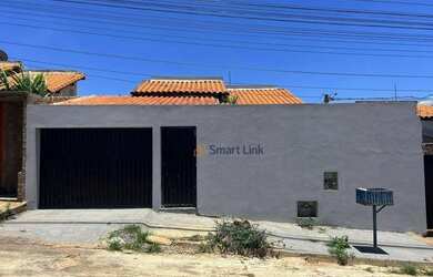 Imagem: A casa possui 2 Dormitórios, 1 Banheiro, 2 Vagas na garagem