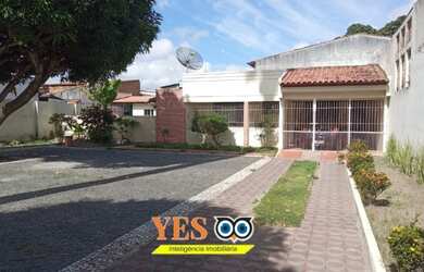 Imagem: A casa possui 3 Dormitórios, 3 Banheiros, 5 Vagas na garagem