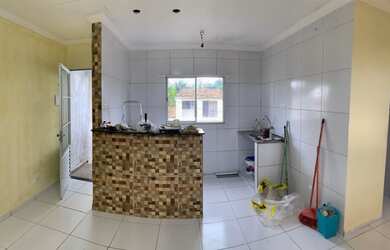 Imagem: A casa possui 1 Dormitório, 1 Banheiro e 1 Vaga na garagem