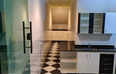 Imagem: A kitnet possui 1 Dormitório, 1 Banheiro e 1 Vaga na garagem