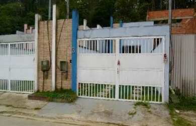 Imagem: A casa possui 2 Dormitórios, 1 Banheiro, 1 Vaga na garagem