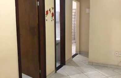 Imagem: A casa possui 2 Dormitórios, 1 Banheiro e está localizado