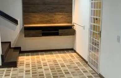 Imagem: A casa em condomínio possui 2 Dormitórios, 2 Vagas na garagem