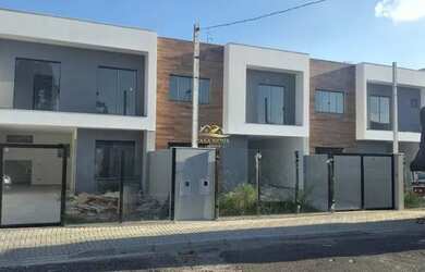 Imagem: A casa possui 3 Dormitórios, 2 Banheiros, 2 Vagas na garagem