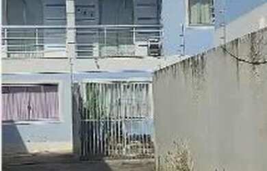 Imagem: A casa possui 2 Dormitórios, 1 Banheiro, 1 Vaga na garagem