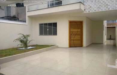 Imagem: A casa em condomínio possui 3 Dormitórios, 3 Banheiros, 3