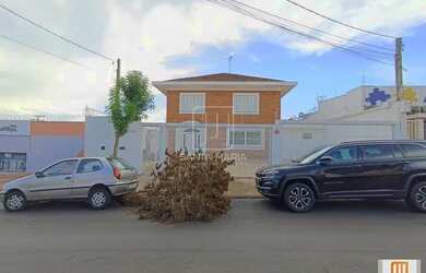 Imagem: O depósito possui 5 Vagas na garagem, 354m² de Área e está