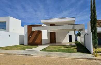 Imagem: A casa em condomínio possui 4 Dormitórios, 5 Banheiros, 2