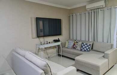 Imagem: A casa em condomínio possui 3 Dormitórios, 2 Banheiros, 2