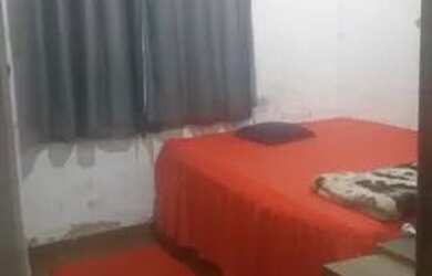 Imagem: A casa possui 2 Dormitórios, 1 Banheiro, 1 Vaga na garagem