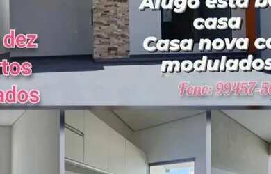 Imagem: A casa possui 3 Dormitórios, 2 Banheiros, 2 Vagas na garagem