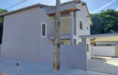 Imagem: A casa possui 4 Dormitórios, 3 Banheiros, 3 Vagas na garagem