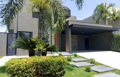 Imagem: A casa possui 3 Dormitórios, 5 Banheiros, 4 Vagas na garagem