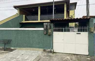 Imagem: A casa possui 3 Dormitórios, 2 Banheiros, 1 Vaga na garagem