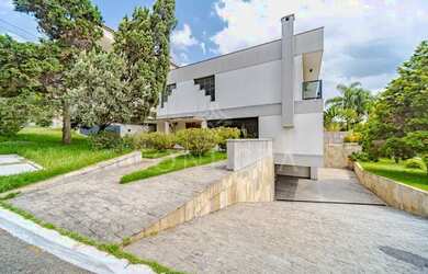 Imagem: A casa possui 4 Dormitórios, 5 Banheiros, 5 Vagas na garagem