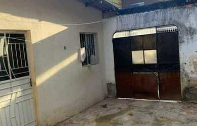 Imagem: A casa possui 2 Dormitórios, 1 Banheiro, 1 Vaga na garagem