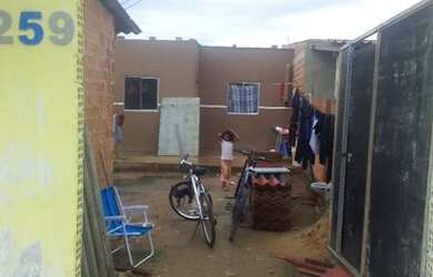 Imagem 3: Vendo uma casa com ponto comercial e Garagem na frente medindo 6 por 16