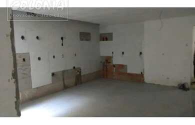 Imagem: O apartamento possui 3 Dormitórios, 1 Banheiro, 2 Vagas na