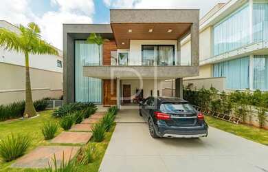 Imagem: A casa em condomínio possui 4 Dormitórios, 5 Banheiros, 4