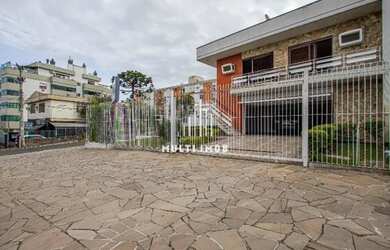 Imagem: A casa possui 3 Dormitórios, 3 Banheiros, 3 Vagas na garagem