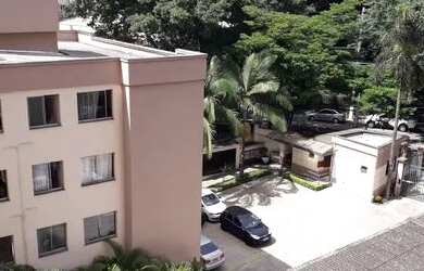 Imagem: O apartamento possui 2 Dormitórios, 1 Banheiro, 1 Vaga na garagem