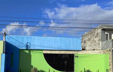 Imagem: A casa possui 5 Dormitórios, 2 Banheiros, 200m² de Área e