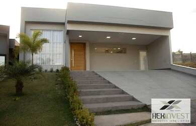 Imagem: A casa em condomínio possui 3 Dormitórios, 2 Banheiros, 4