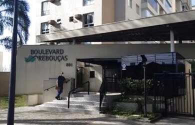 Imagem: O apartamento possui 3 Dormitórios, 1 Banheiro, 2 Vagas na