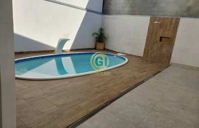 Imagem: A casa possui 3 Dormitórios, 2 Banheiros, 2 Vagas na garagem