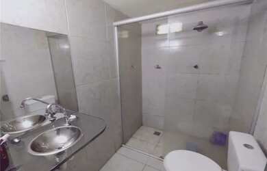 Imagem: A casa possui 3 Dormitórios, 3 Banheiros, 2 Vagas na garagem