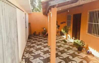 Imagem: A casa possui 2 Dormitórios, 1 Banheiro, 1 Vaga na garagem