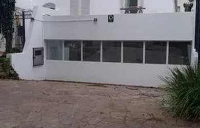 Imagem: A casa e possui 3 Dormitórios, Suítes, 2 Banheiros, 577-0m²