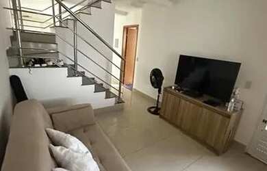 Imagem: A casa possui 3 Dormitórios, 3 Banheiros, 2 Vagas na garagem