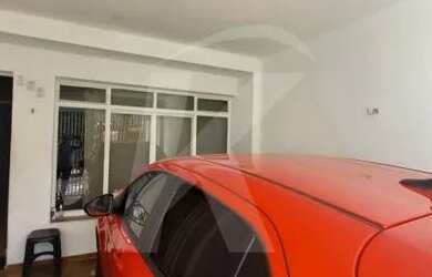 Imagem: A casa possui 4 Dormitórios, 2 Banheiros, 2 Vagas na garagem