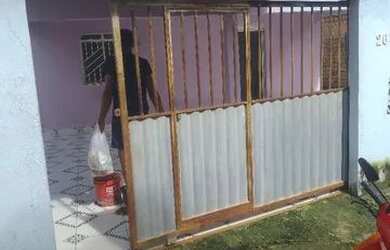 Imagem: A casa possui 2 Dormitórios, 1 Banheiro, 1 Vaga na garagem