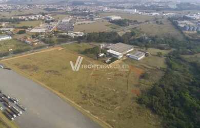 Imagem: O terreno possui 96.000m² de Área e está localizado em Jardim