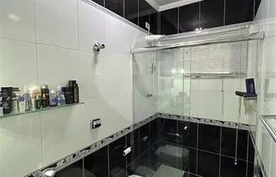 Imagem: A casa possui 3 Dormitórios, 5 Banheiros, 4 Vagas na garagem