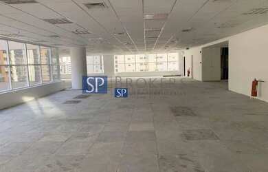 Imagem: O depósito possui 5 Vagas na garagem e 457m² de Área e está