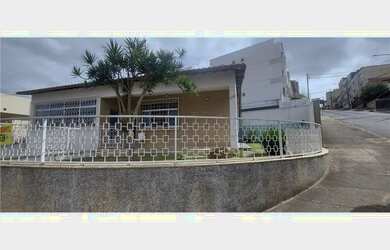 Imagem: A casa possui 4 Dormitórios, 4 Banheiros, 198m² de Área