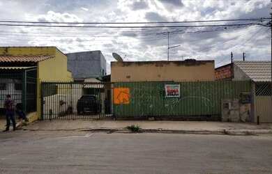 Imagem: A casa possui 2 Dormitórios, 1 Banheiro, 1 Vaga na garagem