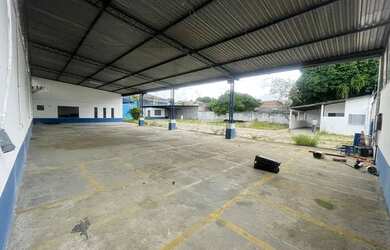 Imagem: O depósito possui 1100m² de Área e está localizado em Petrópolis