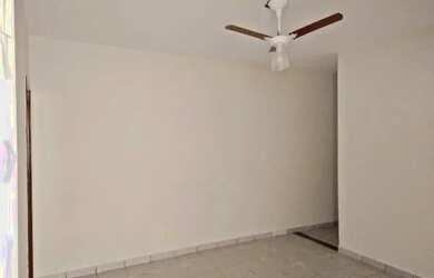 Imagem: A casa possui 2 Dormitórios, 1 Banheiro, 2 Vagas na garagem