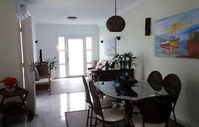 Imagem: A casa possui 3 Dormitórios, 1 Banheiro, 3 Vagas na garagem