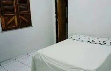 Imagem: A casa possui 2 Dormitórios, 1 Banheiro, 1 Vaga na garagem