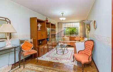 Imagem: A casa possui 4 Dormitórios, 3 Banheiros, 2 Vagas na garagem